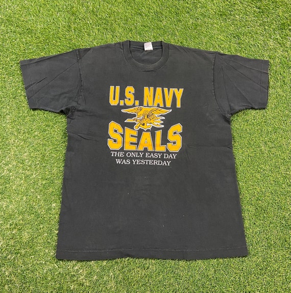 Vintage US Navy Seals T Shirt Tee Fruit of the Loom Made USA Size 