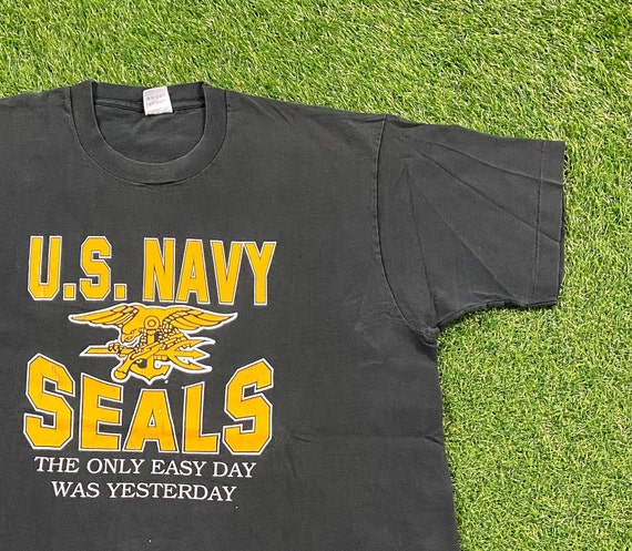 Vintage US Navy Seals T Shirt Tee Fruit of the Loom Made USA Size 