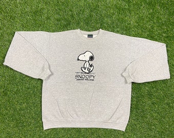 Vintage Snoopy Juniata College Crewneck Sweatshirt MV Sport Made USA Size Large L Peanuts Charlie Brown Pennsylvania Pull Over 1990s 90s