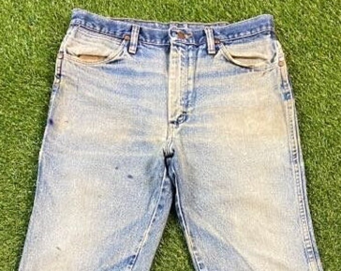 Vintage Wrangler Jeans Size 33 x 30 American USA Classic Blue Jean Pants Bottoms True Vtg 1990s 90s