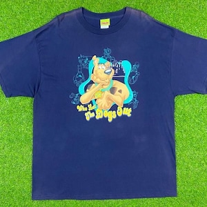 Vintage Scooby Doo Who Let the Dogs Out Graphic Tee T-shirt Cartoon Network Rozmiar XL Vintage Animation Deadstock Z metkami NOWY