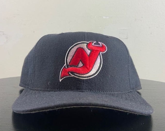 Vintage New Jersey Devils Fitted Hat New Era Made USA Size 7 3/8 NHL Hockey New Jersey NJ 1990s 90s