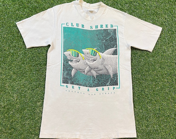 Vintage Club Shred T Shirt Tee Anvil Made USA Size Small S Classic Gym Workout Gear Exercise Weights 1990s 90s Hawaii