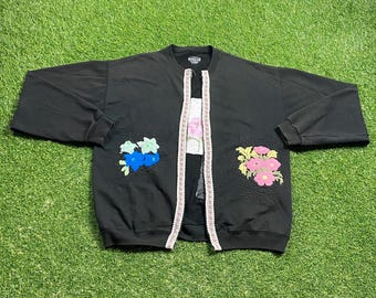 Vintage Floral Cardigan Sweater Size Medium M Flowers Gardening Love Bees Caterpillars Nature Plants 1990s 90s