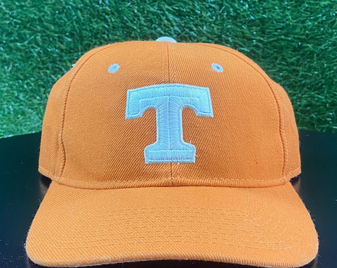 Vintage Tennessee Volunteers Fitted Hat Size 7 1/8 NCAA College Basketball Original Classic 1990s 90s