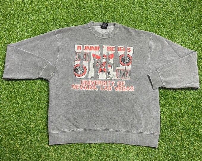 Vintage UNLV University of Nevada Running Rebels Crewneck Sweatshirt Size Medium M Las Vegas NCAA College Basketball Pull Over Oversized