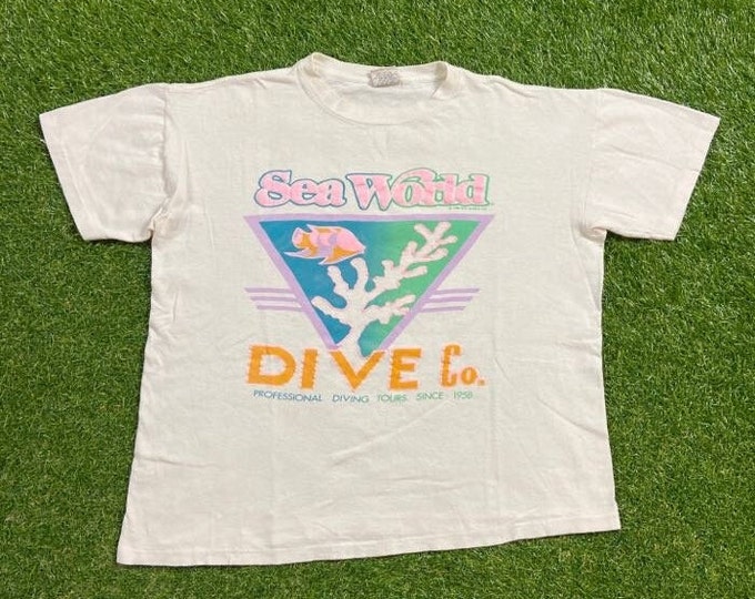 Vintage Sea World T Shirt Tee Made USA Size Medium M Shamu Soak Zone San Diego California Amusement Theme Park Planet Ocean 1980s 80s