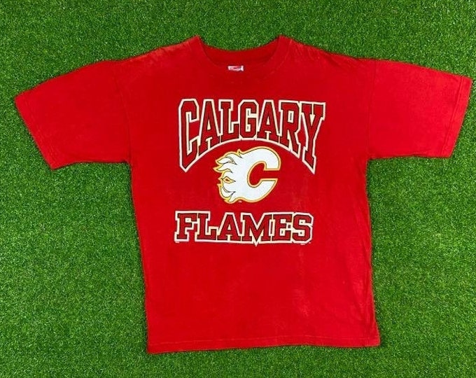 Vintage Calgary Flames Graphic T Shirt Tee Big Logo Size Large NHL Hockey Alberta Canada Great Red 1990s 90s All Over Logo