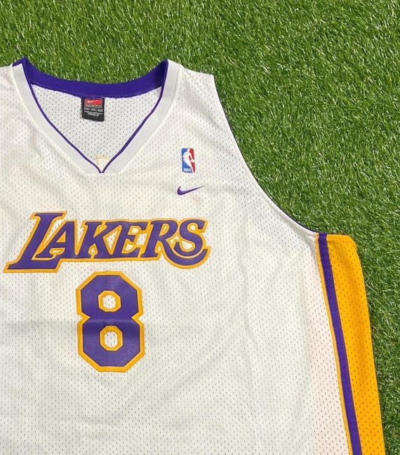 Vintage Los Angeles Lakers Kobe Bryant #8 Basketball Jersey Nike