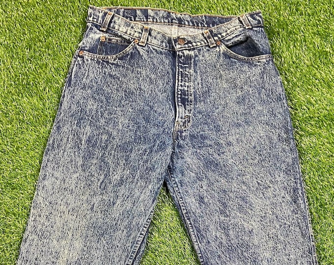 Vintage Levi Strauss & Co Jeans Size 33 x 32 1990s 90s American USA Classic Tab Blue Jean Pants Bottomsms True Vtg