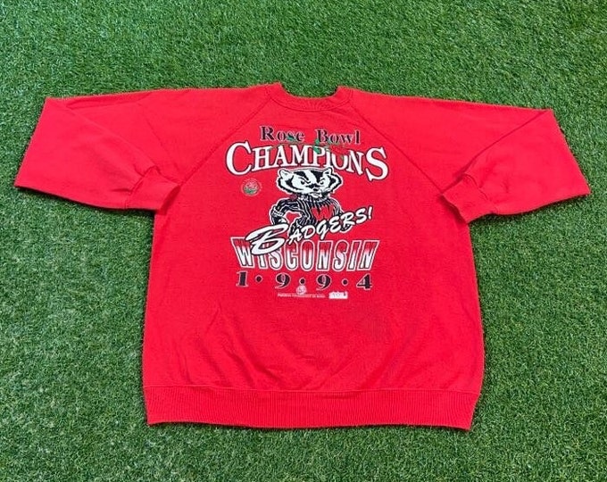 Vintage University of Wisconsin Badgers Crewneck Sweatshirt Size Xtra Large XL NCAA Football Bucky Badger 1990s 90s Pull Over Oversized