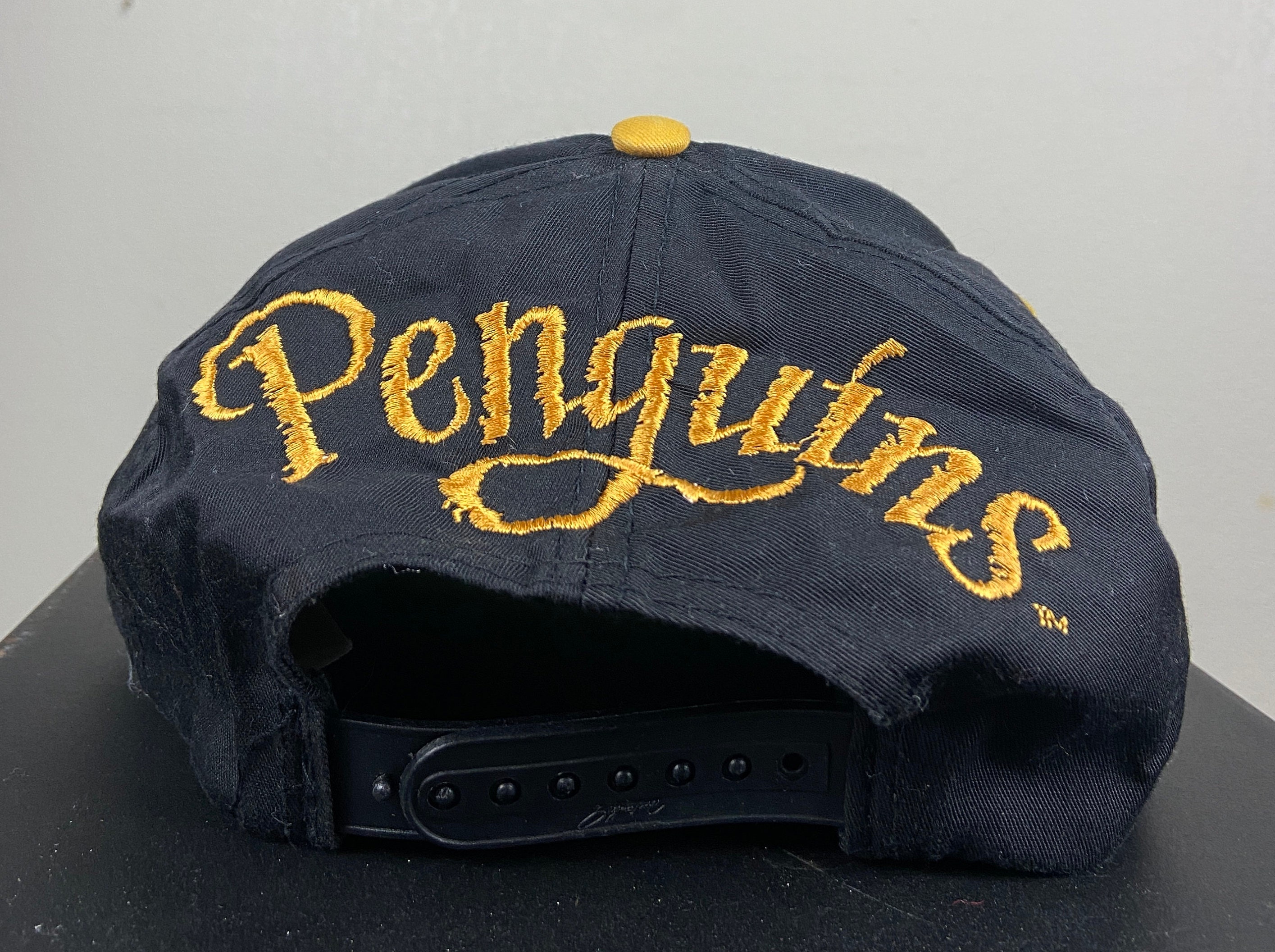 Vintage Sports Specialties The Pro NHL Pittsburgh Penguins Script Snapback  Hat