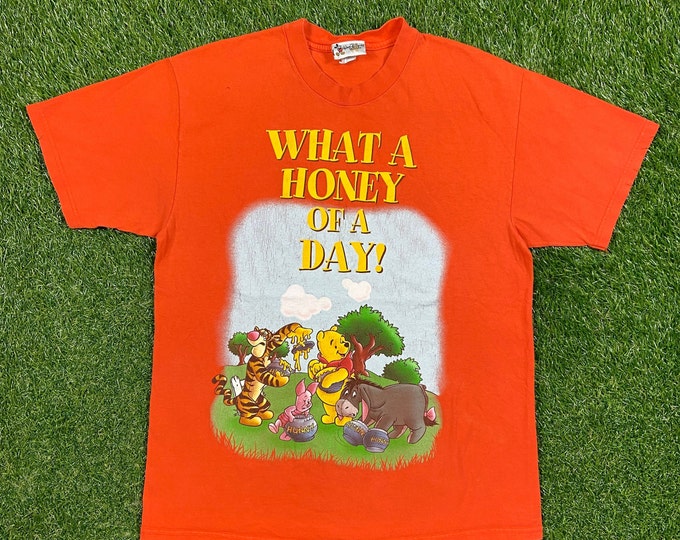 Vintage Winnie The Pooh T Shirt Tee Made USA Size Large L Walt Disney World Classic Cartoon Mickey Mouse Pooh 1990s 90s