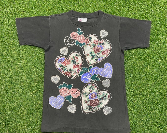 Vintage Valentines Day T Shirt Tee Boomerang Size Medium M Hearts Flowers Chocolate Classic Love Cupid