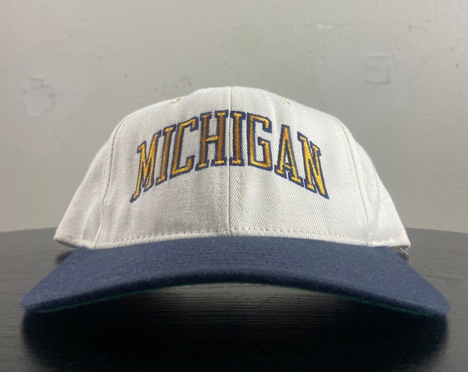 Vintage University of Michigan Wolverines Fitted Hat University Square Made USA Size 7 3/8 NCAA College Football Detroit 1990s 90s