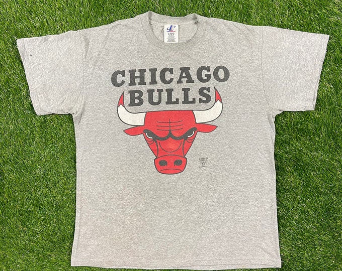 Vintage Chicago Bulls T Shirt Tee Logo Athletic Size Large Basketball 90s NBA 1990s Red Classic Michael Jordan