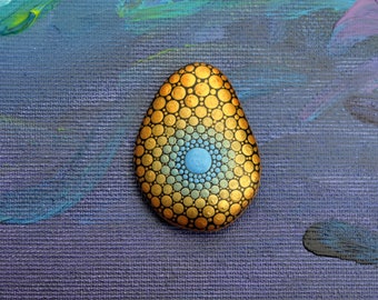 Goldtropfen - handbemalter mini Mandala Stein, Punktkunst