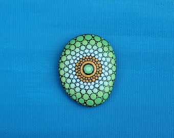 Menthe, hand painted mini mandala stone, dot art