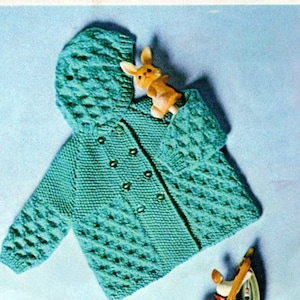 Doppelstrickanleitung für eine Kinderwagenjacke mit Kapuze