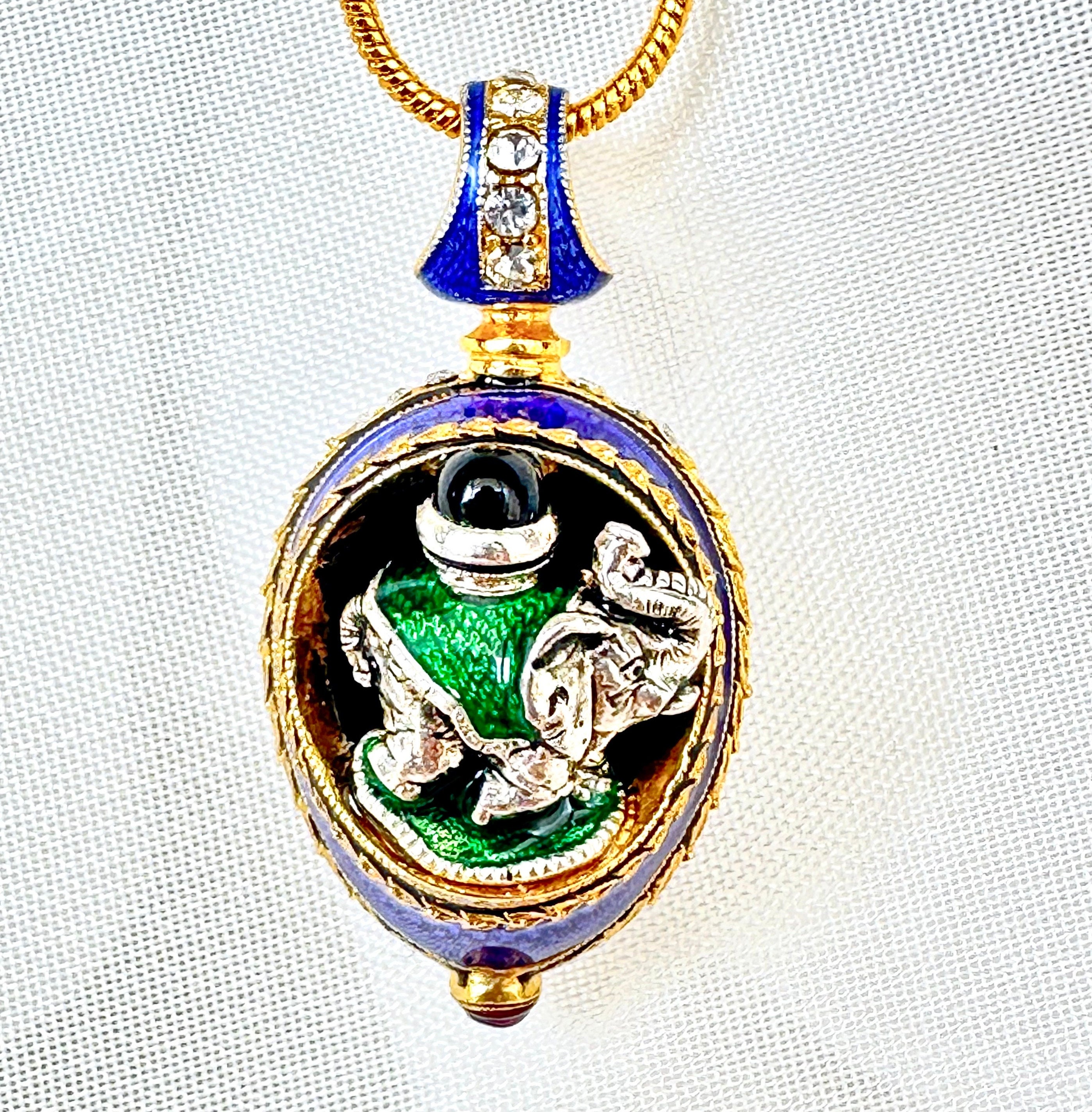 レア　ブルーオニキス　エッグ型　置物 Blue Onyx Egg - Etsy