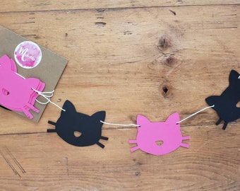 Pretty garland of Black Cat and Pink Cat fuschia in paper. Room decoration, playroom, baby shower, child party.