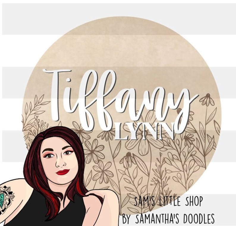 Peut inclure: Une illustration num&eacute;rique d'une femme aux cheveux roux portant un d&eacute;bardeur noir. L'arri&egrave;re-plan est un cercle brun avec un motif floral et le texte "Tiffany Lynn" et "Sami's Little Shop by Samantha's Doodles".