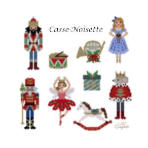 Peut inclure: Un ensemble de neuf ornements en feutre colorés représentant des personnages du ballet Casse-Noisette, notamment Casse-Noisette, Clara, le Roi des Souris et un cheval à bascule. Les ornements sont parfaits pour décorer un sapin de Noël ou ajouter une touche festive à n'importe quelle pièce.