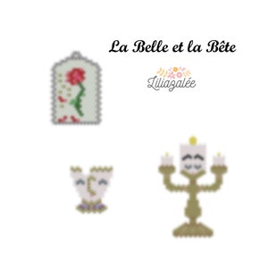 Puede incluir: Un conjunto de cuatro sprites de cuentas inspirados en la película de Disney La Bella y la Bestia. Los sprites incluyen una rosa amarilla en una vitrina de cristal, un candelero con cara, una taza de té con cara y el texto "La Belle et la Bête" con un diseño floral.