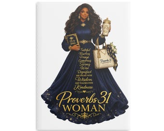 Op de afbeelding: Een notitieboekcover met een vrouw in een marineblauwe jurk die een bijbel, een draagtas en een decoratieve beker vasthoudt. De tekst bevat "Spreuken 31 Vrouw" en andere inspirerende woorden.