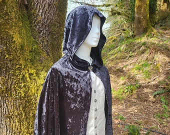 Child/Tween  Velvet Medieval Cloak size 9-12 years  - Black