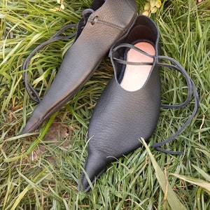 Poulaine - Leather Medieval Shoes (Black)  Adult sizes W6/M5-W13/M12