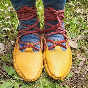 Ballinderry - Medieval Irish Shoes W7/M6 (Yellow Gold)