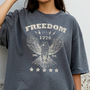 Camiseta de pájaro gratis, ropa para festivales, camiseta de pájaro gratis, camiseta de 1776, camiseta de festival de música, ropa grunge, camiseta de American Eagle, regalo de guitarrista