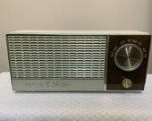 Vintage 1960s Zenith Solid State AM Radio Model Y220W Light Beige Works Great Collectible Radio