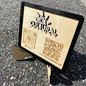 Wooden Scan Me QR Code Plaque W/ Stand Bild 6