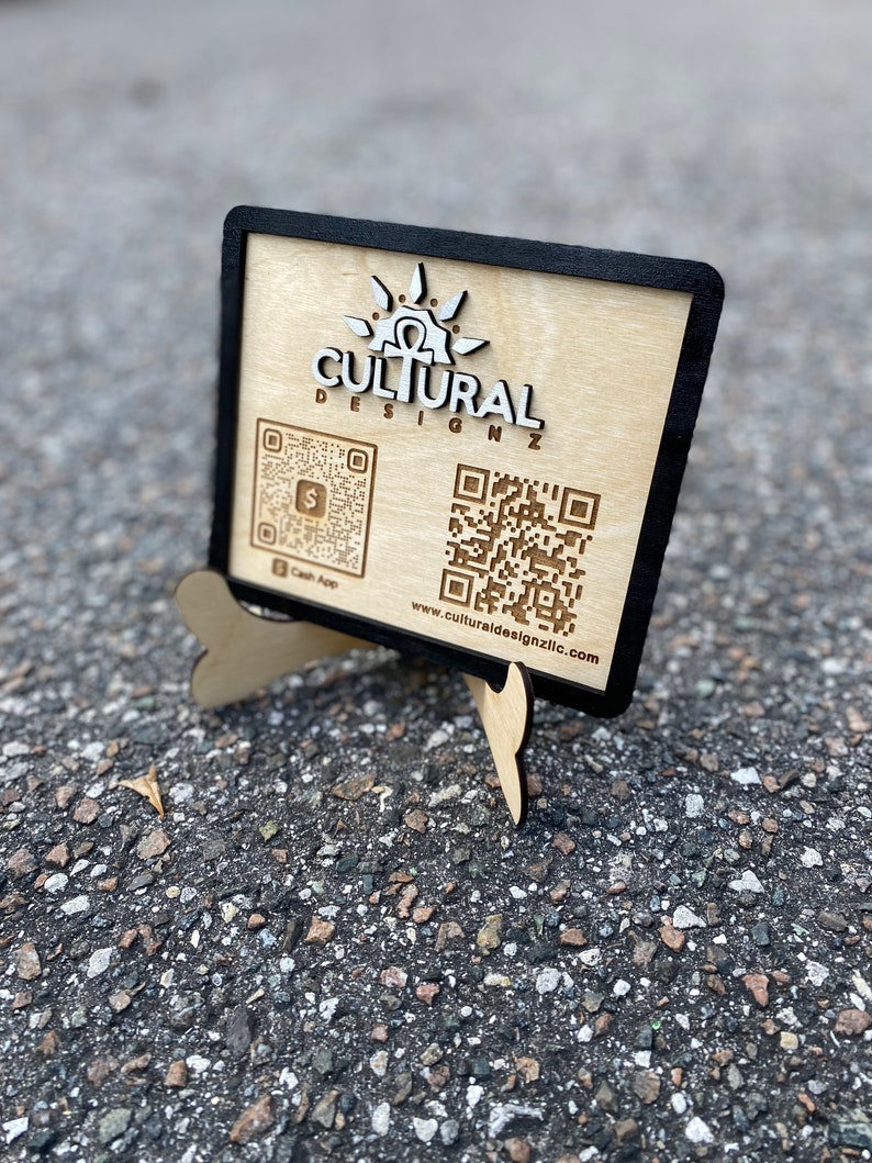 Plaque de code QR Scan Me en bois avec support image 5