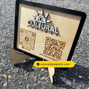 Wooden Scan Me QR Code Plaque W/ Stand Bild 1