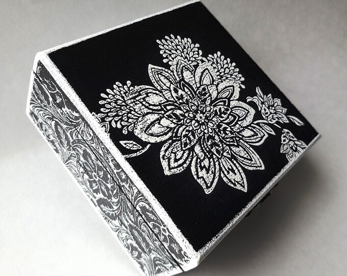 Black and White Floral Themed Jewelry Box, Classic Monochrome Trinket