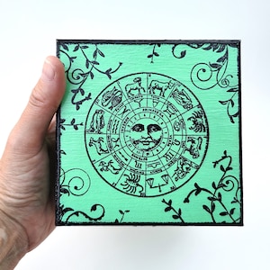 Caixa de joias verde-mar com imagens de mapa astrológico, simbologia do horóscopo, decoração para casa, arte do zodíaco, caixa de arte única em verde claro