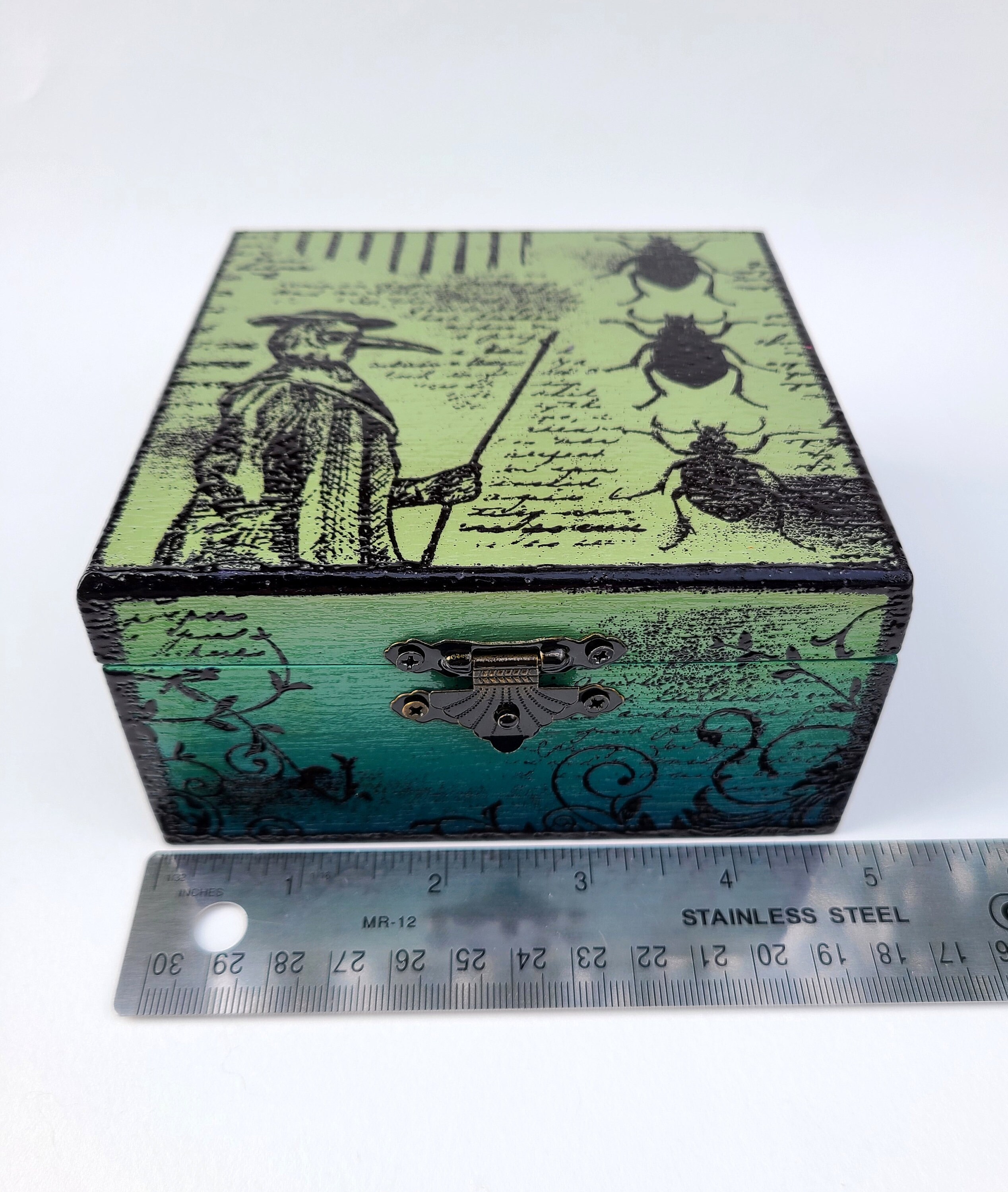 ペスト医師の箱、ゴシックをテーマにしたミックスメディア装飾箱