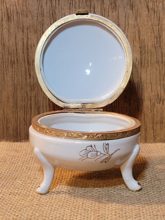 Vintage Porcelain 4-Footed Vanity Trinket Box Gol… - image 3