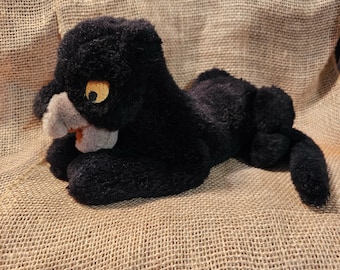 Peluche vintage de Bagheera de El Libro de la Selva de Walt Disney Company. 45 cm de largo con cola x 15 cm de alto.