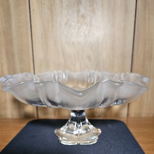 Vintage Mikasa Walther Glas Pedestal Bon Bon Plate &quot;A Christmas Story&quot; 9.5&quot; x 4&quot;