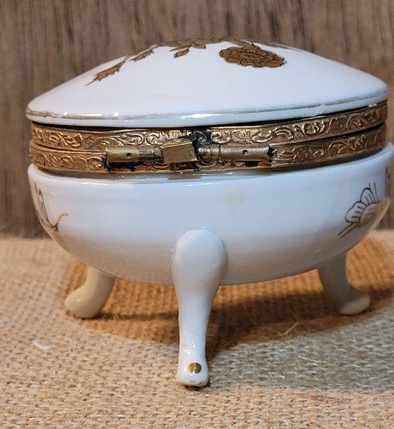 Vintage Porcelain 4-Footed Vanity Trinket Box Gol… - image 8