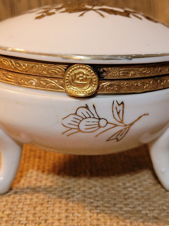 Vintage Porcelain 4-Footed Vanity Trinket Box Gol… - image 7