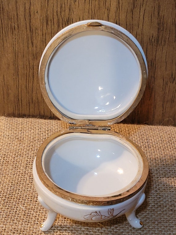 Vintage Porcelain 4-Footed Vanity Trinket Box Gol… - image 4