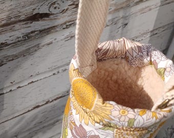 Sling Water Bottle Bag - 70s flowers on white