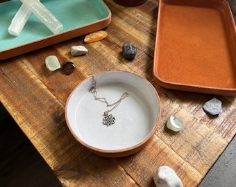 White Small Round Leather Tray. Jewelry dish, Organizing accessories to store lifestyle essentials. Home Decor Accent. Jewelry Case