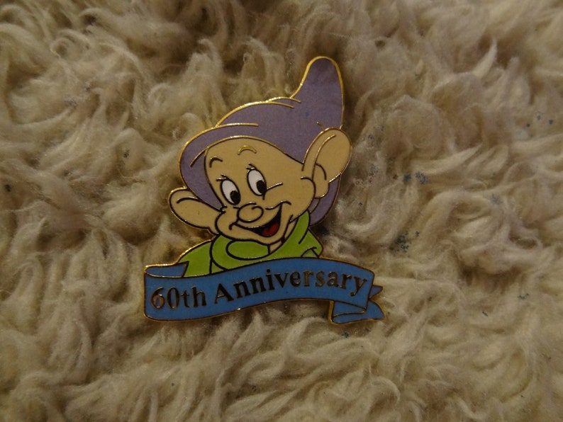 Vintage Disney Snow White/'s Dopey 60th Anniversary trading pin 1997