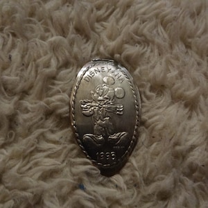 Vintage Disney Disneyana Convention 1995  Mickey Mickey Mouse pressed quarter hard to find